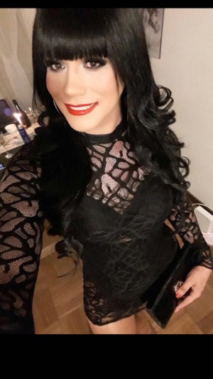 Fernanda Jalera  Escort Travestis en Santiago |  Fernanda chica trans chilena dotada lechera , Guapa chica trans con estacionamiento 